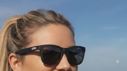 OllO Clásico Stealth Sunglasses